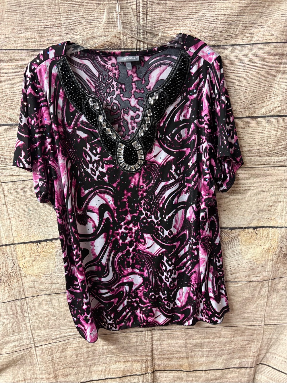 😍Essentials Pink & Black Embellished V-Neck Short Sleeve Top